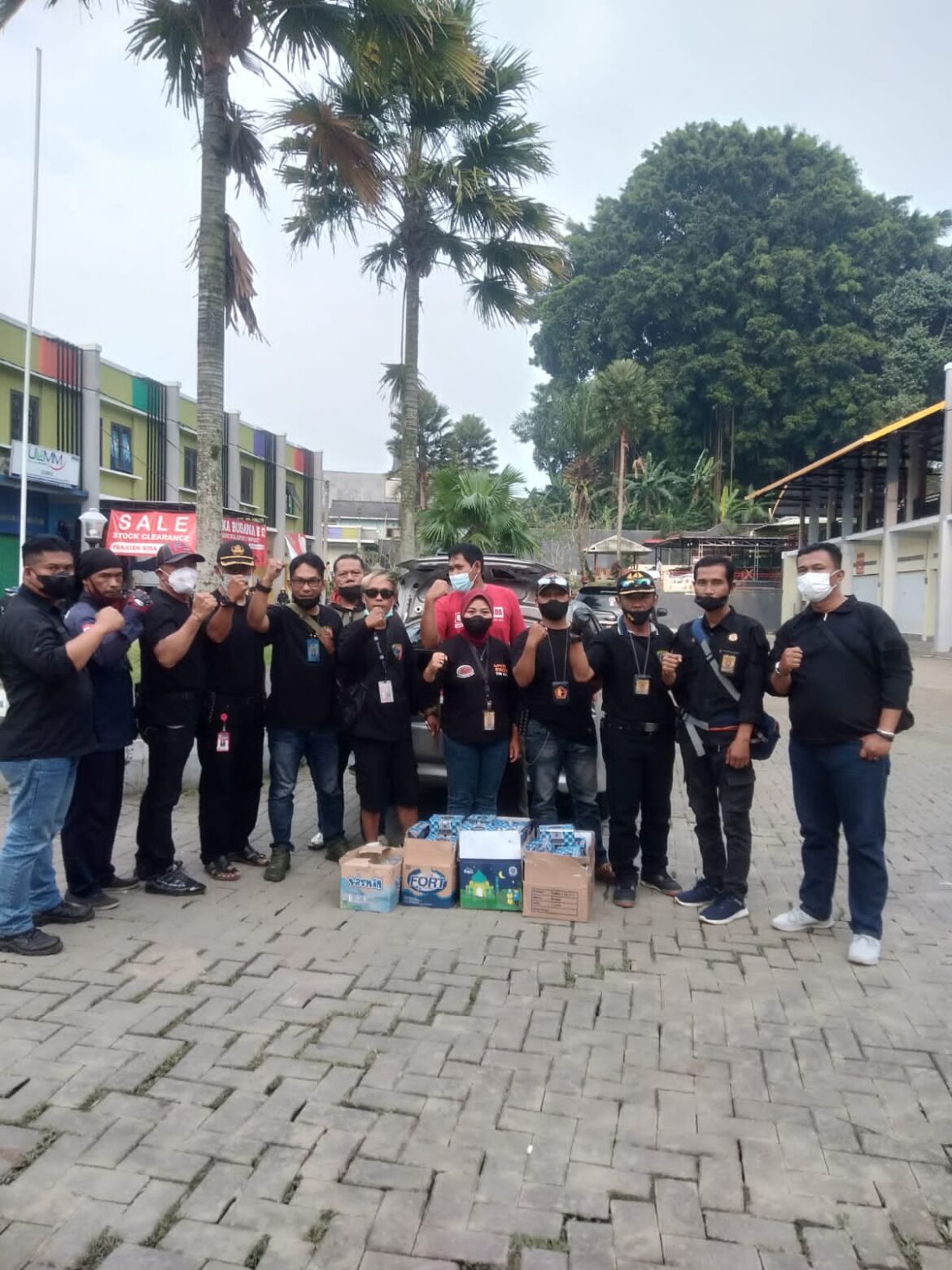 Lakukan Kegiatan Sosial Ramadhan, FKWSB Bagikan Takjil Buka Puasa Kepada Warga Dan Pengendara