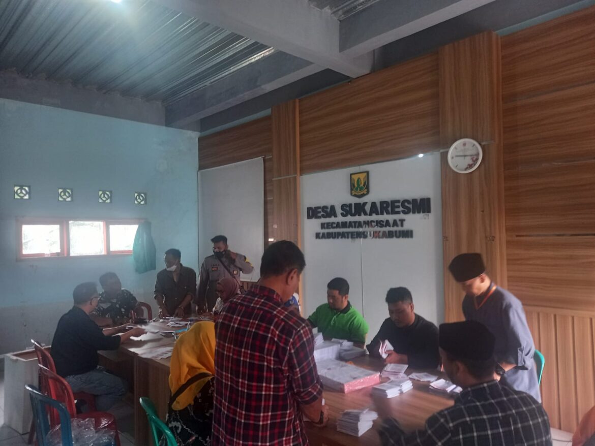 Babinsa Dan Bhabinkamtibmas Cek Kelengkapan Logistik Surat & Kotak Suara Pilkades Desa Binaan