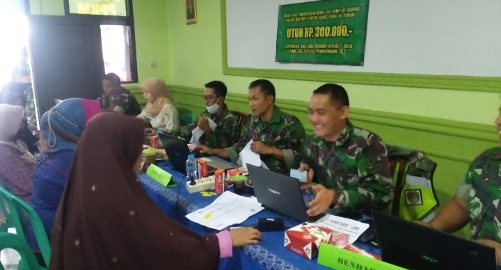 800 Pedagang Kaki Lima dan Warung Terima BTPKLW -TNI di Koramil 0607-09/Cisaat Sukabumi