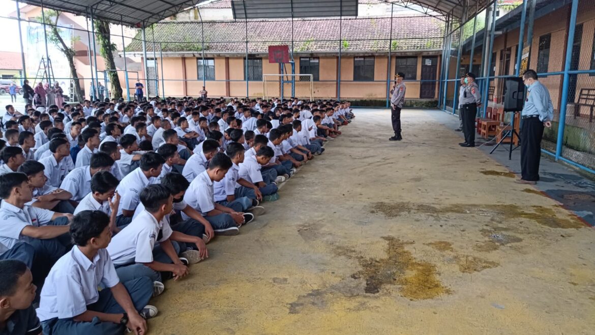 Sempat Viral Tawuran Anak Sekolah Pada Media Sosial, Polsek Cisaat Berikan Imbauan Kepada Pelajar