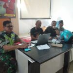 Babinsa Koramil 0607-09/Cisaat Serka Uu Solahudin Giat Komsos Dengan Ketua Dan anggota BPD Desa Padaasih