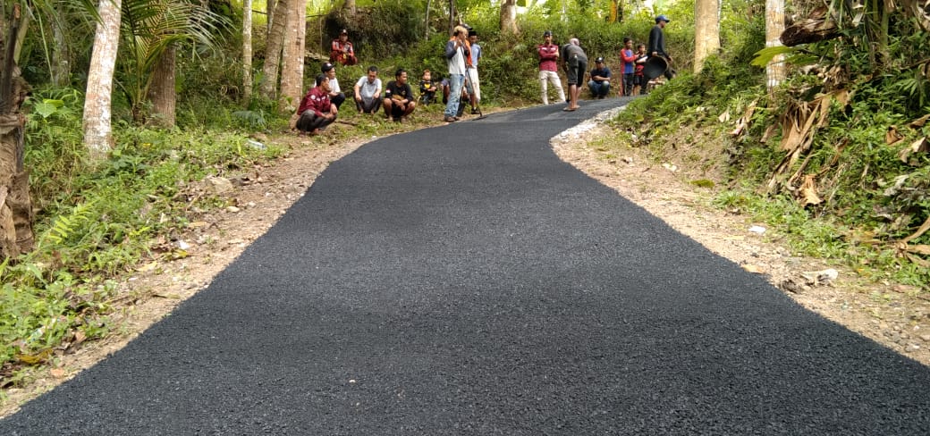 Pemdes Cimenteng Curugkembar Alokasikan Anggaran Banprov 2022 Untuk Hotmix Jalan Lingkungan