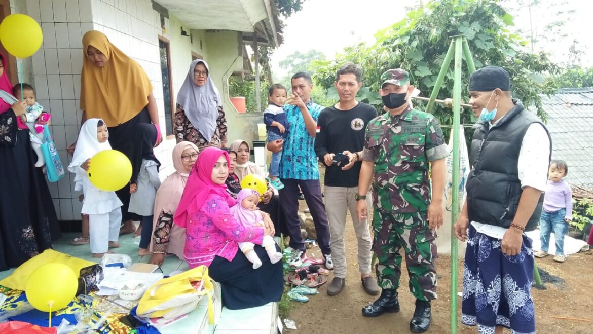 Sukseskan BIAN, Babinsa Kutasirna Dampingi Pelaksanaan Imunisasi Anak