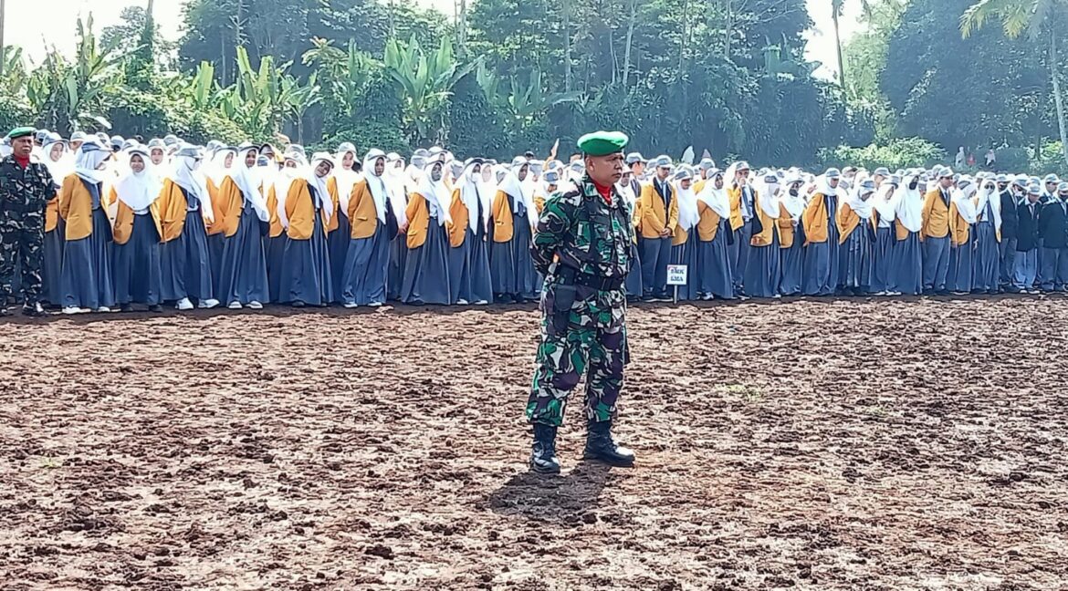 Serma Herman Menjadi Komandan Upacara Peringatan HUT RI KE 77 di Kecamatan Gunungguruh