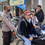 Giat Patroli Rutin Kanit Binmas Polsek Gunungguruh Binluh terhadap Pelajar Saat Bubaran Sekolah