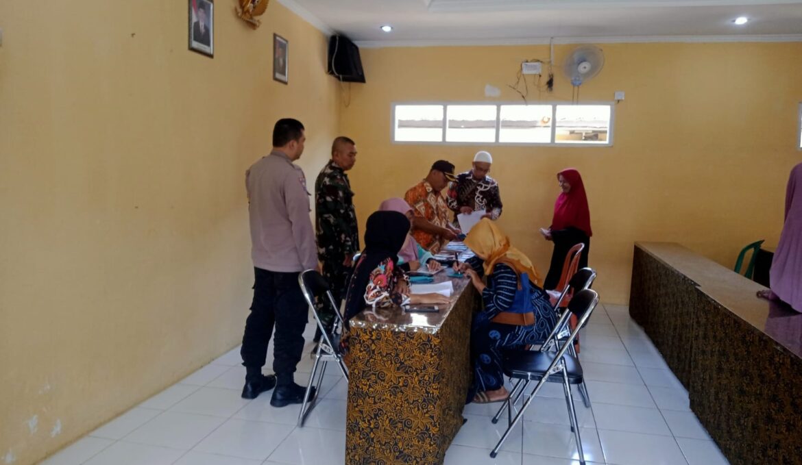 Bhabinkamtibmas Polsek Gunungguruh Kembali Monitoring Penyaluran BLT-DD Desa Cibentang