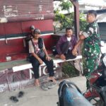 Babinsa Babakan Koramil 0607-09/Cisaat Jalin Komsos dengan Tukang Ojek Gunungguruh Girang