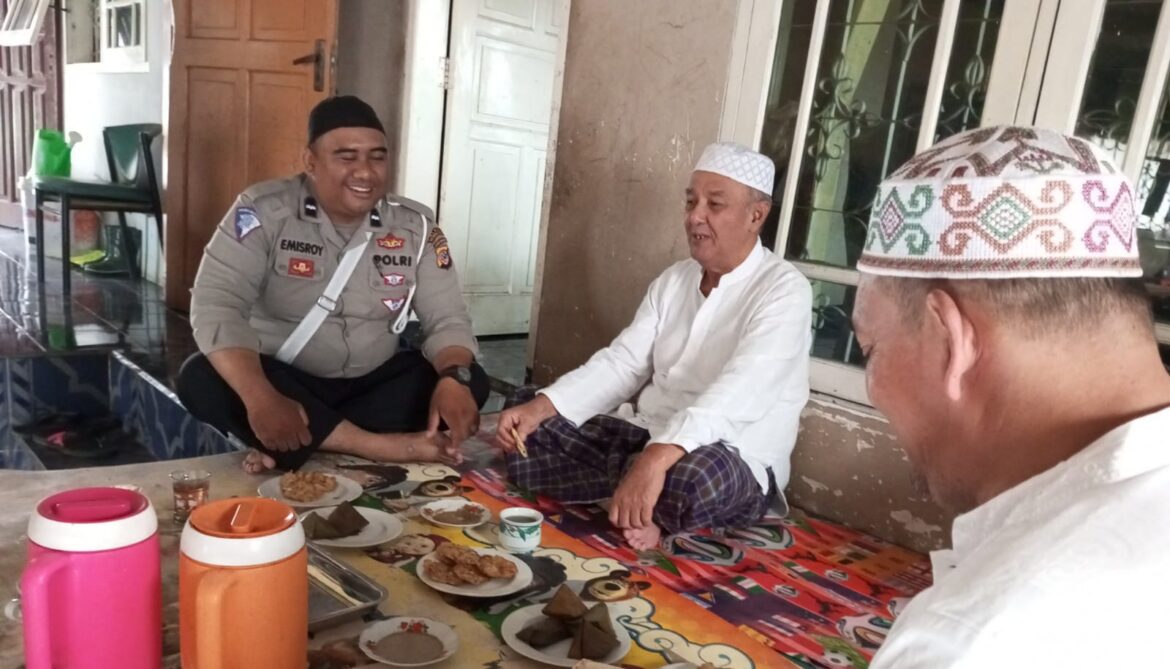 Dikmas Tentang Lalu Lintas Kanit Lantas Polsek Gunungguruh Kepada Tokoh Masyarakat