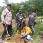 BHABINKAMTIBMAS POLSEK GUNUNGGURUH BERSAMA BABINSA DAN PEMDES LAKUKAN PENANAMAN POHON