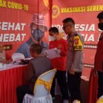 Kapolsek Gunungguruh Bersama Kanit Samapta Monitoring Pelaksanaan Gerai Vaksina BIN Tahap 1,2 Dan 3 Di Kecamatan Gunungguruh