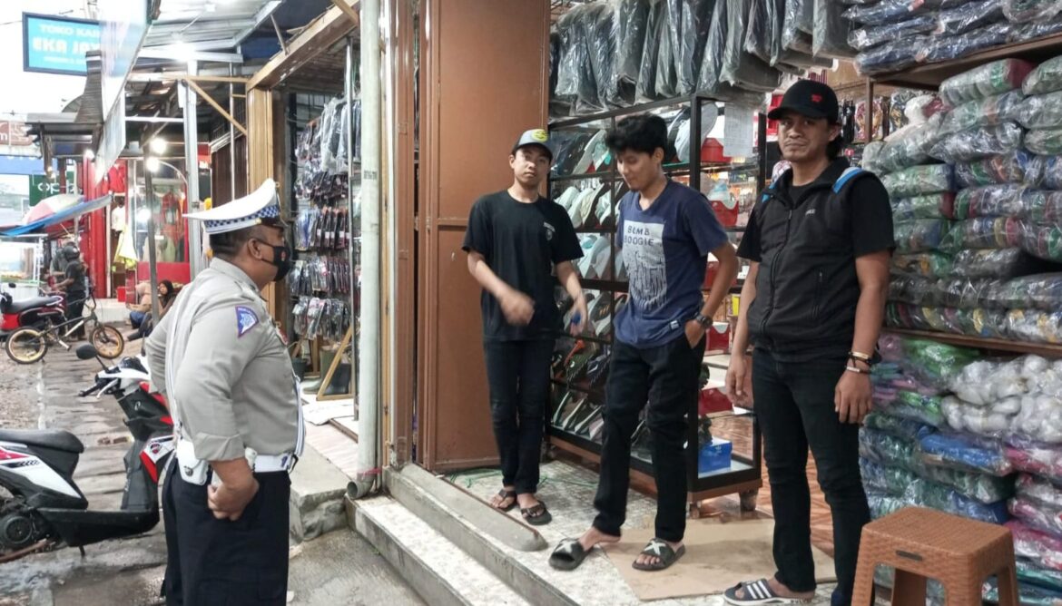 Giat Dikmas Lantas Polsek Gunungguruh Kepada Warga, Terus Edukasi Kamseltibcar