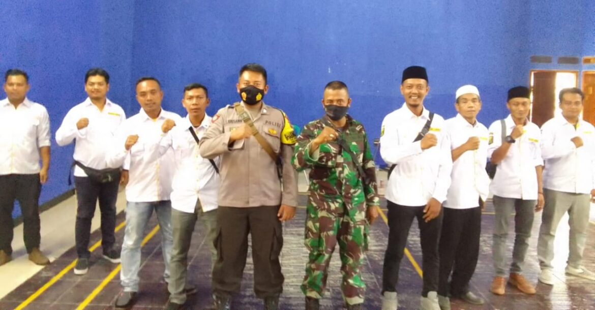 Komsos Babinsa Kebonmanggu Bersama Karang Taruna Ciptakan Keamanan Di wilayah Binaan