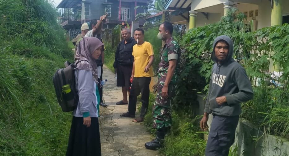 Bahas Rencana Pelebaran Jalan, Babinsa Cipetir Komsos Dengan Komponen Desa