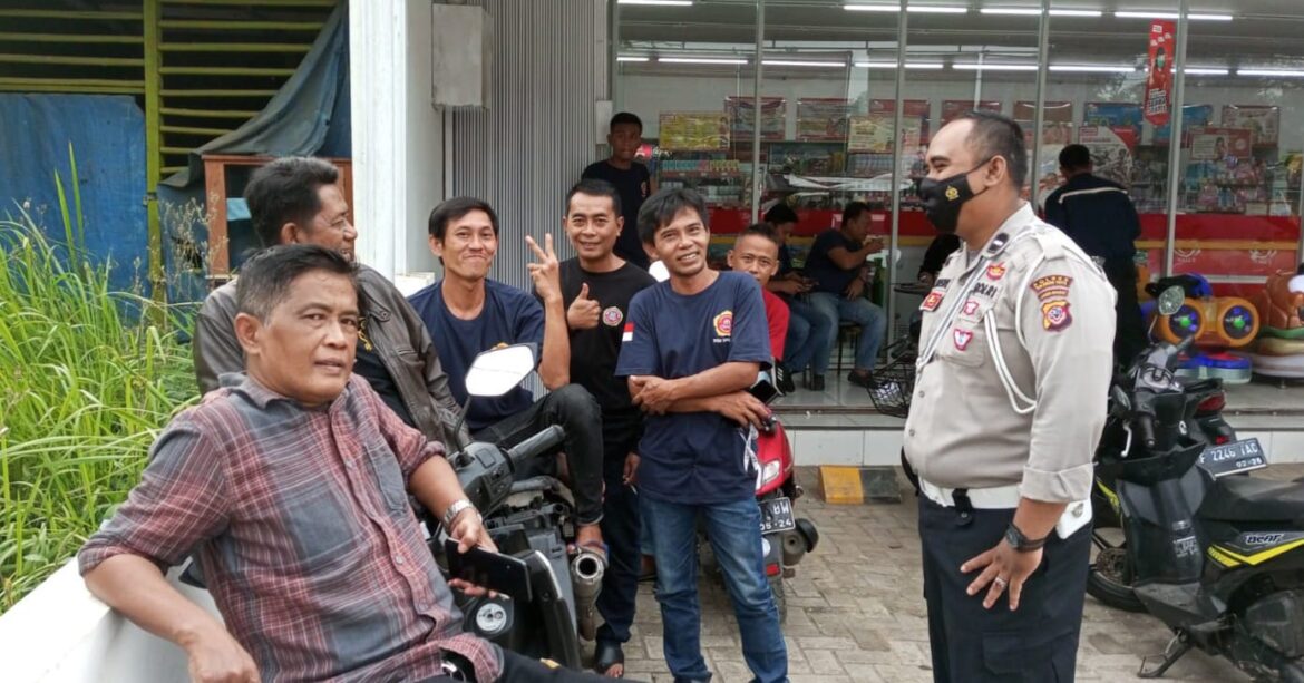 Kanit Lantas Polsek Gunungguruh Beri Sosialisasi Dikmas Lantas Kepada Para Pemuda Desa Kebonmangu