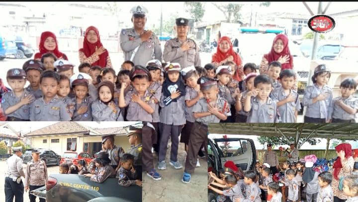 Polisi Sahabat Anak, Unit Lantas Polsek Gunungguruh Kenalkan Rambu-Rambu Lalin Kepada Siswa-siswi TK PUI Mangkalaya