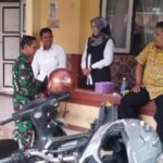 Jaga Hubungan Baik, Babinsa Kadudampit Koramil 0607-09//Cisaat, Melaksanakan Komsos Bersama Guru SD Muhammadiyah