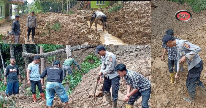 Polsek Sagaranten Cek Lokasi Tanah Longsor Dikampung Cikadu Cibaregbeg