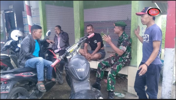 Pos Ronda di Jadikan Tempat Komsos Babinsa Cipetir Dengan warga binaannya