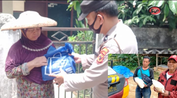 Baksos Bantuan Paket Beras Oleh Kanit Binmas Polsek Gunungguruh Bersama Anggota kepada warga kampung Kutamaneh