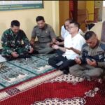 Babinsa Kadudampit Koramil 0607-09/Cisaat, Mengikuti Pengajian Rutin di Aula Desa Kadudadampit