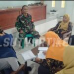 Babinsa Cipetir Koramil 0607-09/Cisaat, Laksanakan Komsos Bersama Ibu-Ibu PKK