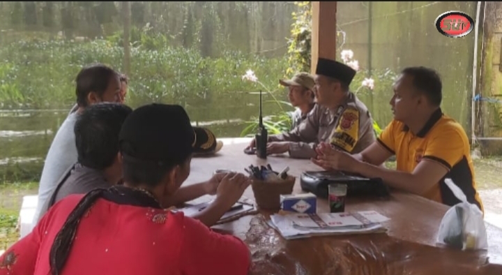 Kanit Binmas Polsek Gunungguruh dan Bhabinkamtibmas Cibentang Anjangsana Kepada Warga Sampaikan Himbauan Kamtibmas