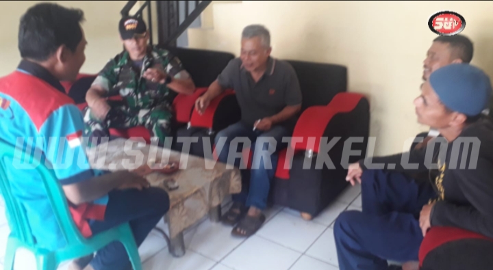 Pererat Sinergitas Babinsa Babakan Koramil 0607-09/Cisaat Komsos Dengan warga dan Perangkat Desa