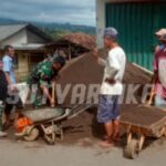 BABINSA SIRNARESMI KORAMIL 0607-09/CISAAT BERSAMA WARGA MASYARAKAT KARYA BAKTI ANGKUT PASIR