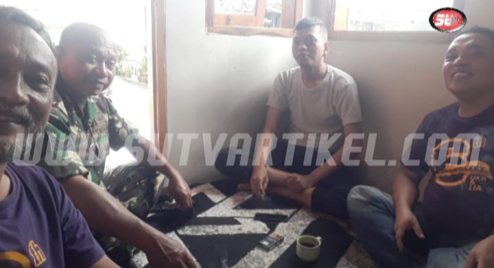 Hari Minggu Babinsa Mangkalaya Tetap Sambang Desa, Komsos Dengan Warganya