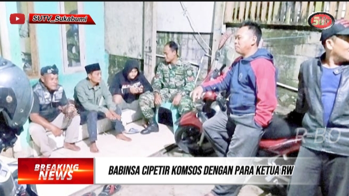 Babinsa Cipetir Koramil 0607-09/Cisaat Komsos Dengan Para Ketua RW dan Warga