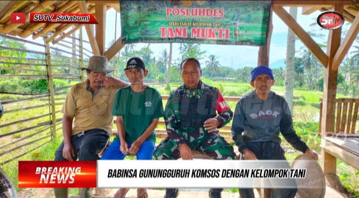 Babinsa Gunungguruh Koramil 0607-09/Cisaat Komsos Dengan Kelompok Tani Mukti