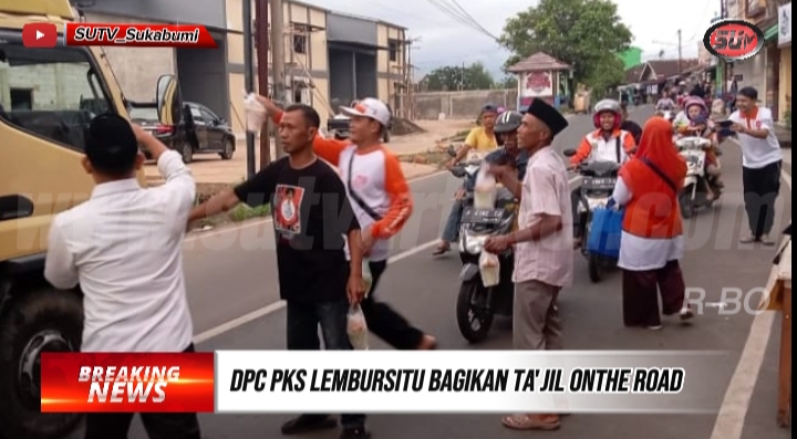 DPC PKS Lembursitu Bagikan Takjil On The Road depan Mesjid Al-Fatah Situgede