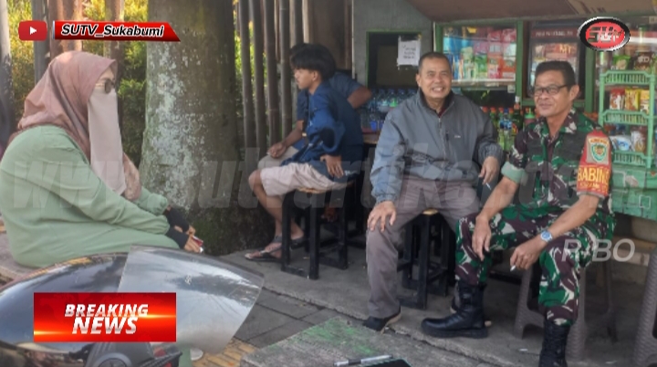 Manfaatkan Suasana Lebaran Idul Fitri, Babinsa Padaasih Koramil 0607-09/Cisaat Laksanakan Komsos Untuk Jaga Harmonisasi Dengan Warga