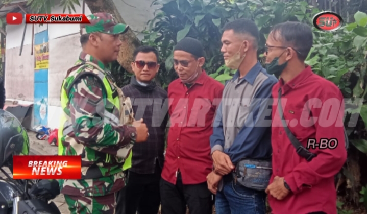 Bahas Perekonomian Pasca Lebaran, Babinsa Sukamaju Komsos Dengan Warga