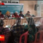 Babinsa Sukaresmi Peltu Elman Ginanjar Hadiri Rapat FKP Pendataan Awal Regsosek di Aula Desa