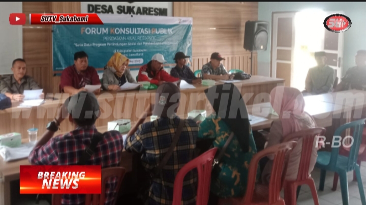 Babinsa Sukaresmi Peltu Elman Ginanjar Hadiri Rapat FKP Pendataan Awal Regsosek di Aula Desa