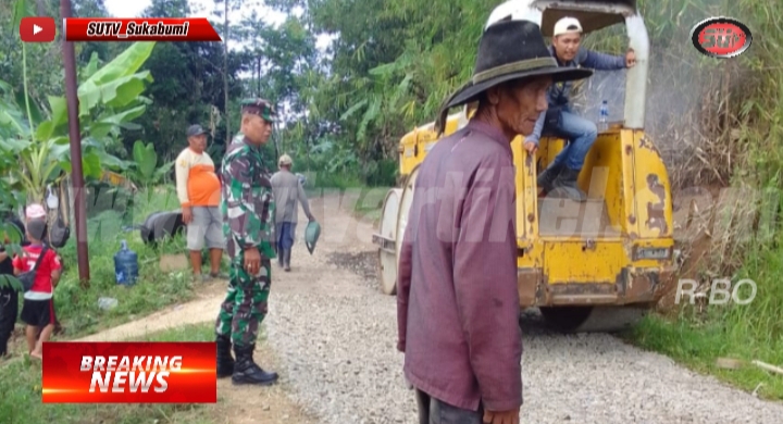 Babinsa Kebonmanggu Sertu Triyatno Monitoring Perbaikan Jalan Lingkungan Padaraang