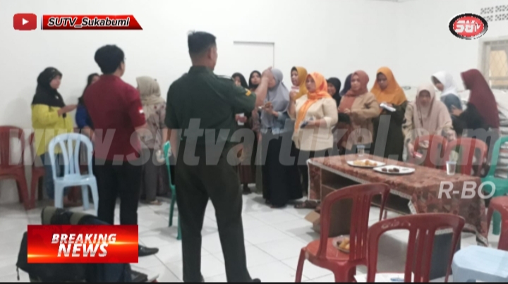 Babinsa Babakan Koramil 0607-09/Cisaat, Komsos Dengan Ibu-ibu PKK Beri Motivasi Tentang Kebersihan Lingkungan