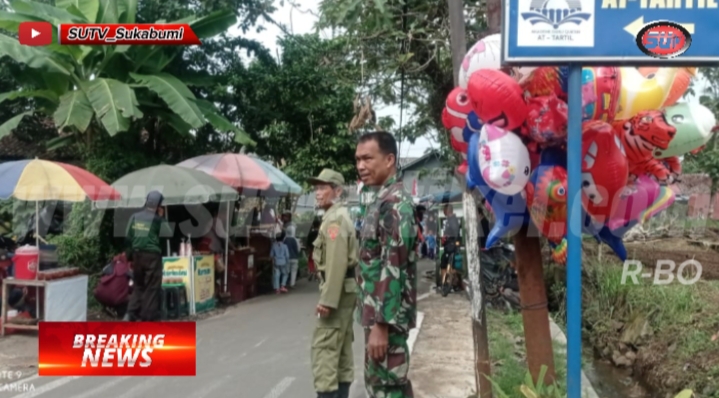 Kawal Pawai Karnaval Kenaikan Kelas, Babinsa Selajambe Bersama Linmas Melaksanakan Kegiatan Pengawalan Pawai SMA Darusalam