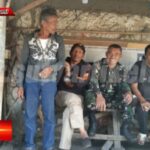 Babinsa Cibentang Serma Muhtar Himbau Tukang Ojek Pangkalan Selalu Patuhi Peraturan Lalu Lintas