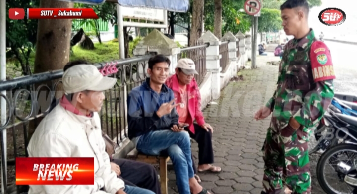 Komsos Dengan Tukang Ojek, Babinsa Citamiang Kadudampit Sampaikan tentang Keselamatan Berkendara