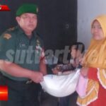 BABINSA CIKUJANG, DAMPINGI PENYALURAN BANTUAN BERAS BULOG 10 KG KEPADA 565 KPM