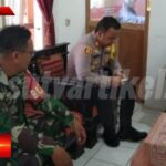 Sambangi Kantor Desa, Babinsa Cibatu Dan Kapolsek Cisaat Komsos Dengan Kades