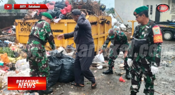 Anggota Koramil 0607-09/Cisaat Gelar Karya Bakti Bersihkan Sampah di Pasar Cisaat