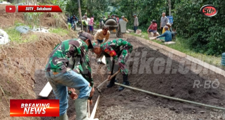 Babinsa Undrusbinangun Dan Warga Laksanakan Karya Bakti Pengecoran Jalan Desa