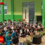 Cegah Kenakalan Remaja, Babinsa Padaasih Komsos dengan Para Siswa MA Yapim