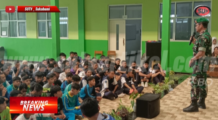 Cegah Kenakalan Remaja, Babinsa Padaasih Komsos dengan Para Siswa MA Yapim