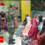 Babinsa Sukasari Dampingi Penyaluran Beras Dari Bulog Untuk 678 Warga Binaannya