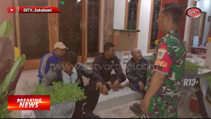 Jaga Kondusifitas wilayah Selama Bulan Ramadhan, Babinsa Gunungjaya Laksanakan Patroli Malam