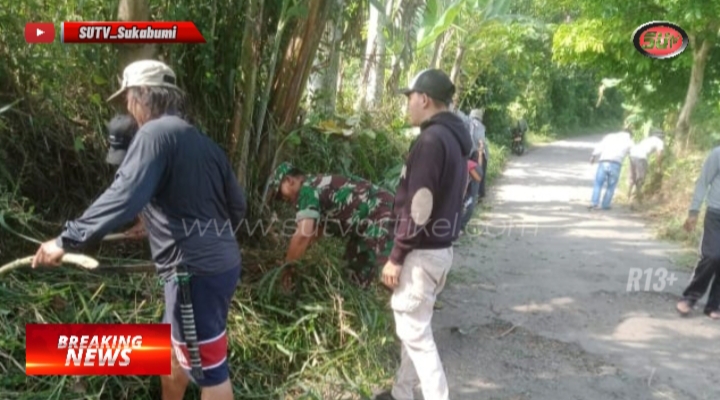 Jelang Idul Fitri 1445 H, Babinsa Sukaresmi Bersama Warga Karbak Pembersihan Jalan Lingkungan Desa